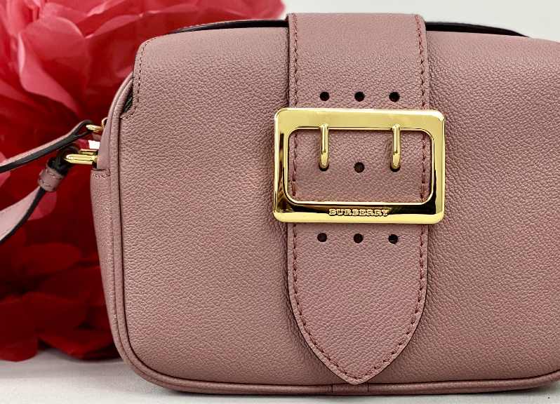 Foto de uma das bolsas clássicas da Burberry no Mês do Consumidor, modelo Medley.