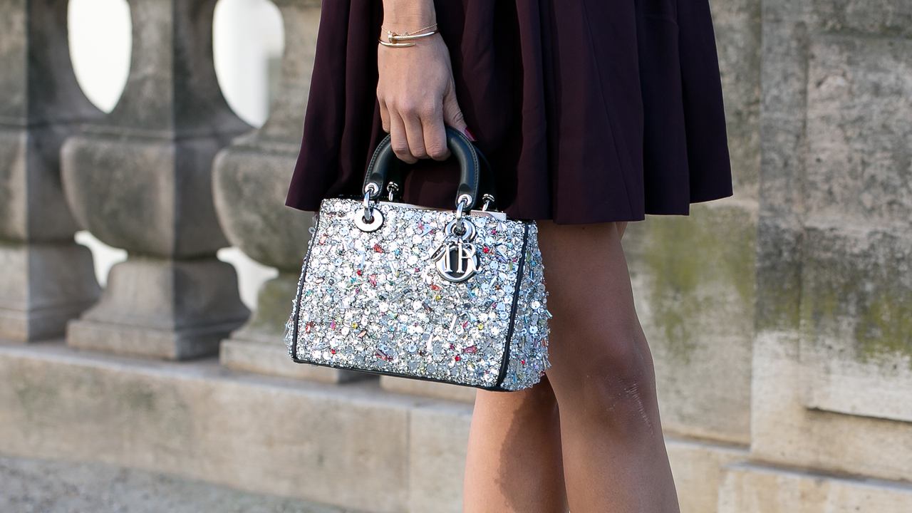 capa do post dobre bolsas descontinuadas no mês do consumidor