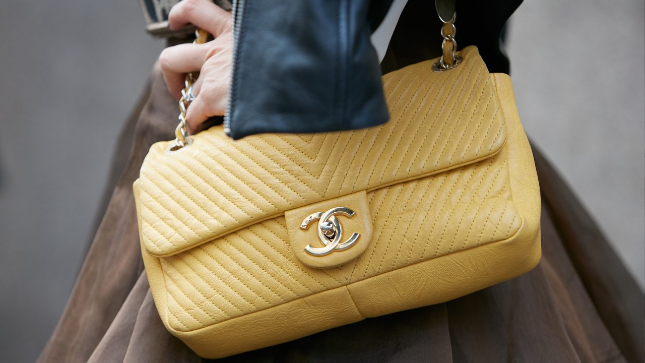 capa do post sobre bolsad flap da chanel no mês do consumidor
