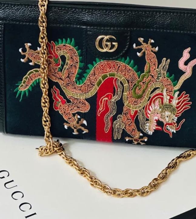 Foto de uma das bolsas crossbody de luxo no mês do consumdidor, modelo Gucci Ophidia Bordada.