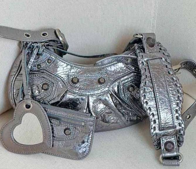 Foto de bolsa Balenciaga modelo Le Cagole.