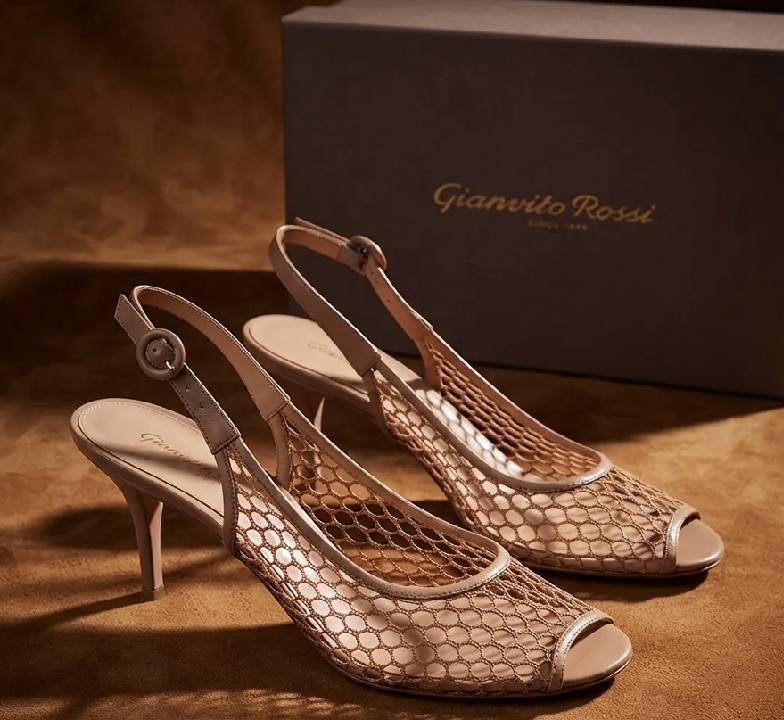 Sandália de salto fino da marca de luxo Gianvito Rossi.