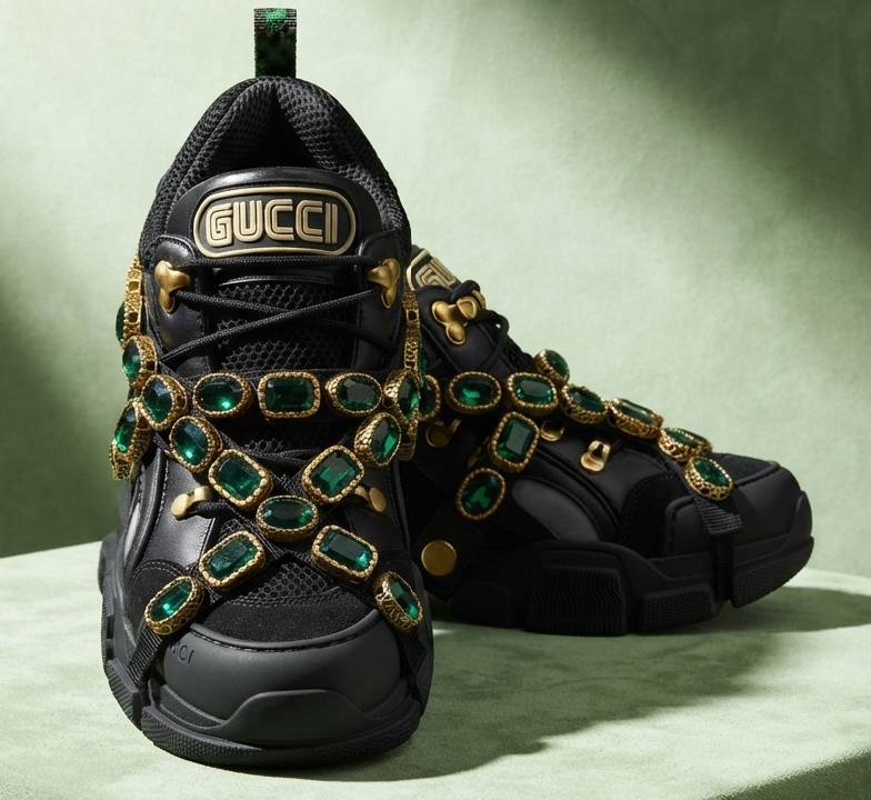 Tênis feminino de luxo da marca Gucci por menos de 2.000 reais no mercado segunda mão