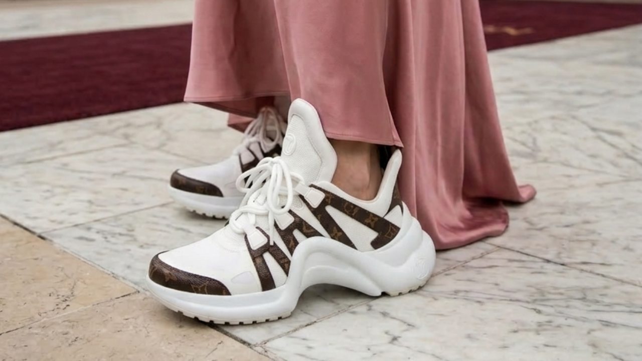 Conheça os tênis femininos das marcas francesas mais desejados no Mês do Consumidor do EÚ. 3 Modelos de Luxo cheios de estilo!