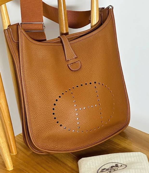 Foto de Bolsa Hermès Evelyne PM Taurillon Clemence Caramelo.