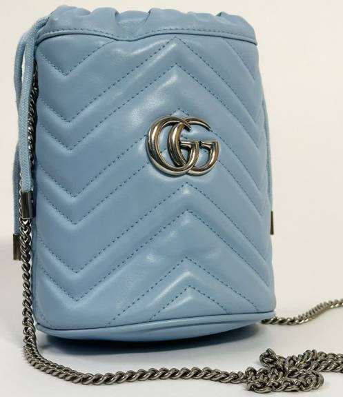 Foto da bolsa Gucci Marmont em versão bucket.