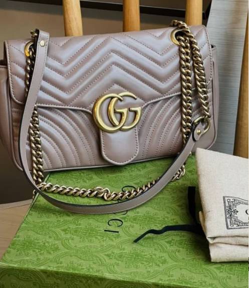 Foto da bolsa Gucci Marmont Tiracolo.