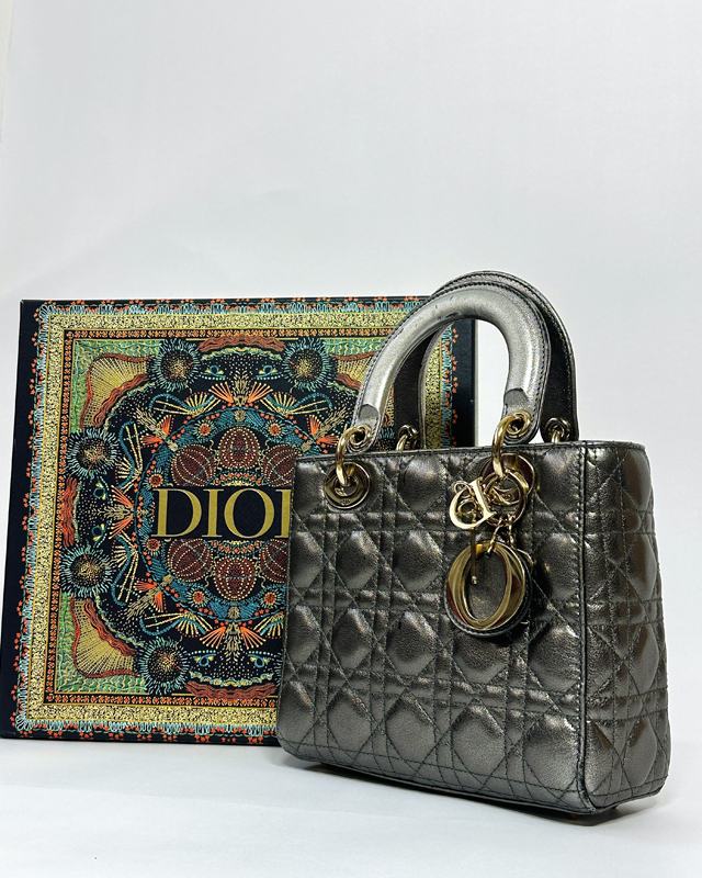Bolsa Lady Dior. Clique na imagem e confira mais mdoelos da marca!