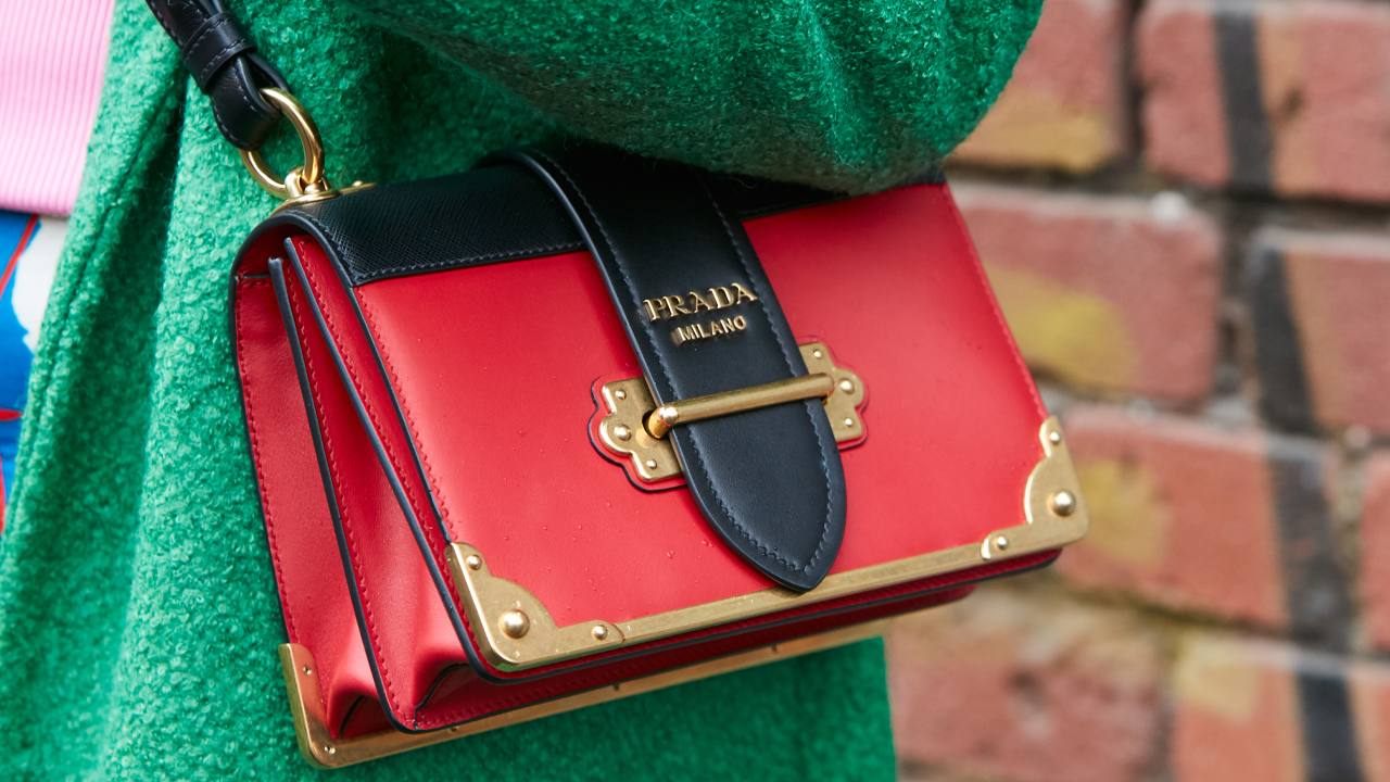 capa do post sobre peças da prada para investir