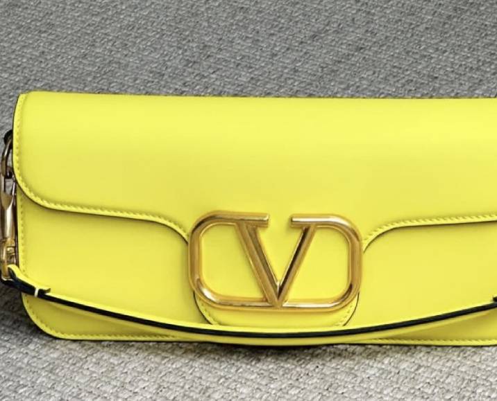 Foto de bolsa Valentino Locò para presentes de dia das mães 2026.