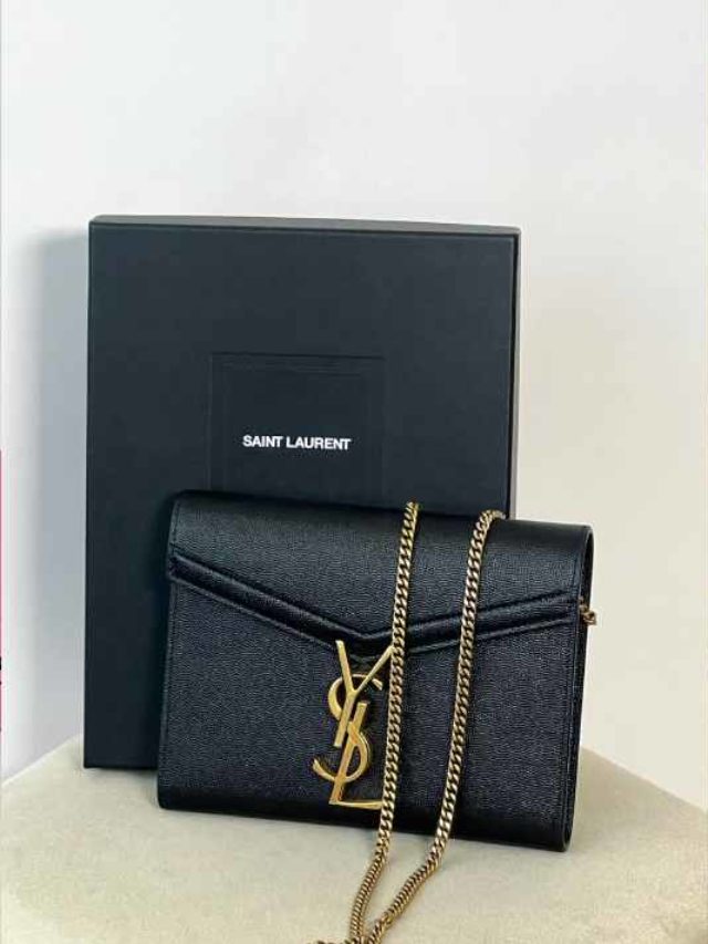 Saint Laurent: Grandes Investimentos para o seu Closet