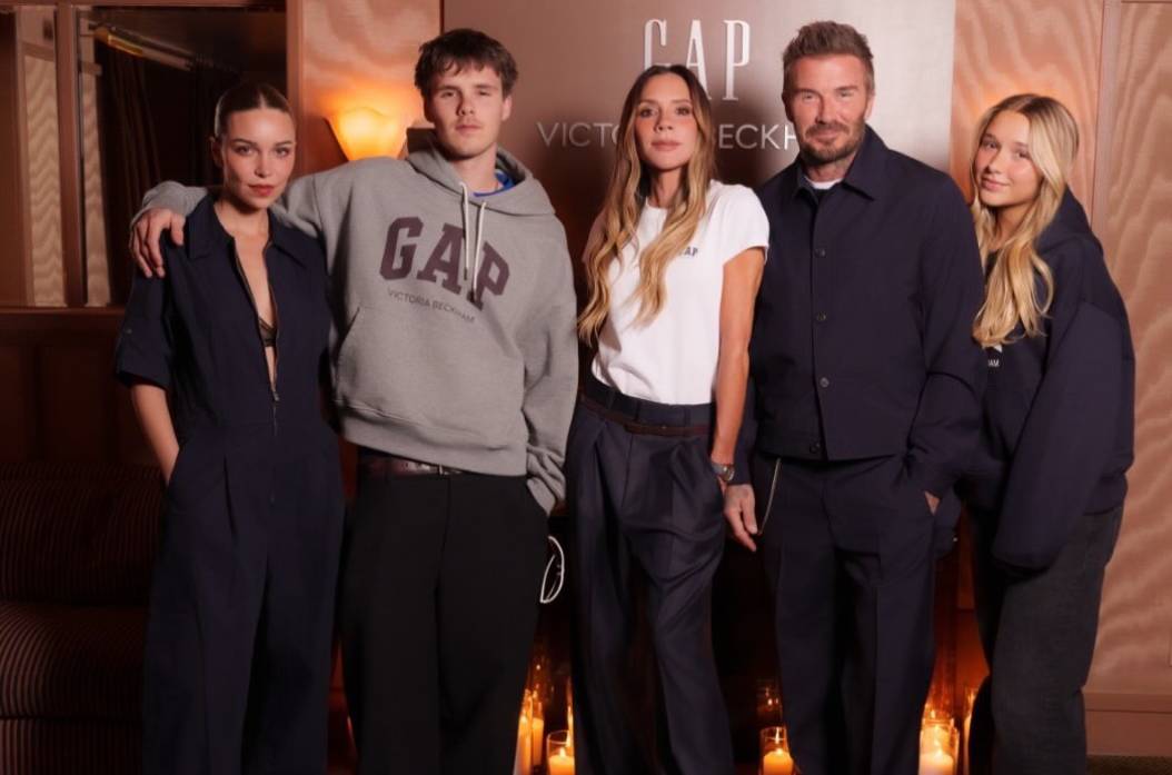 Foto da familía Beckham no lançamento da collab com a Gap.