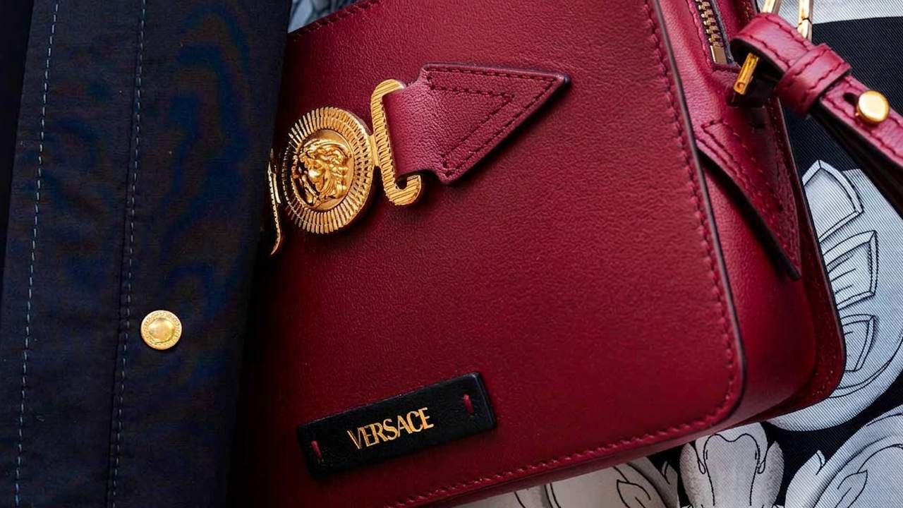 Exposições de Moda para visitar em 2026: Musée Maillol em Paris recebe retrospectiva à Gianni Versace.