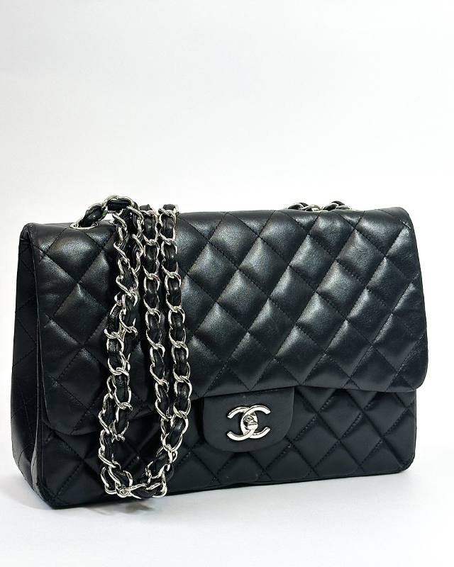 Bolsa Chanel Double Flap. Clique na imagem e confira mais modelos da marca!
