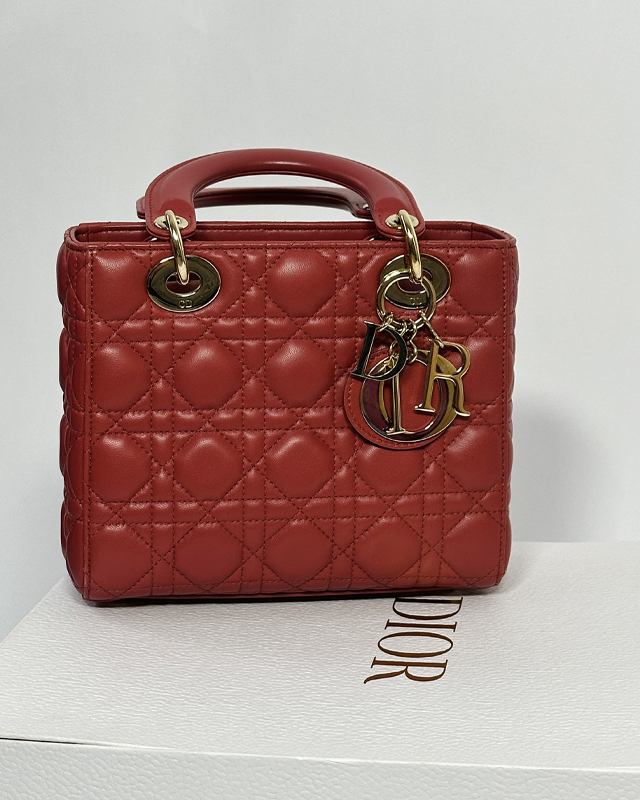 Bolsa Lady Dior. Clique na imagem e confira mais modelos!