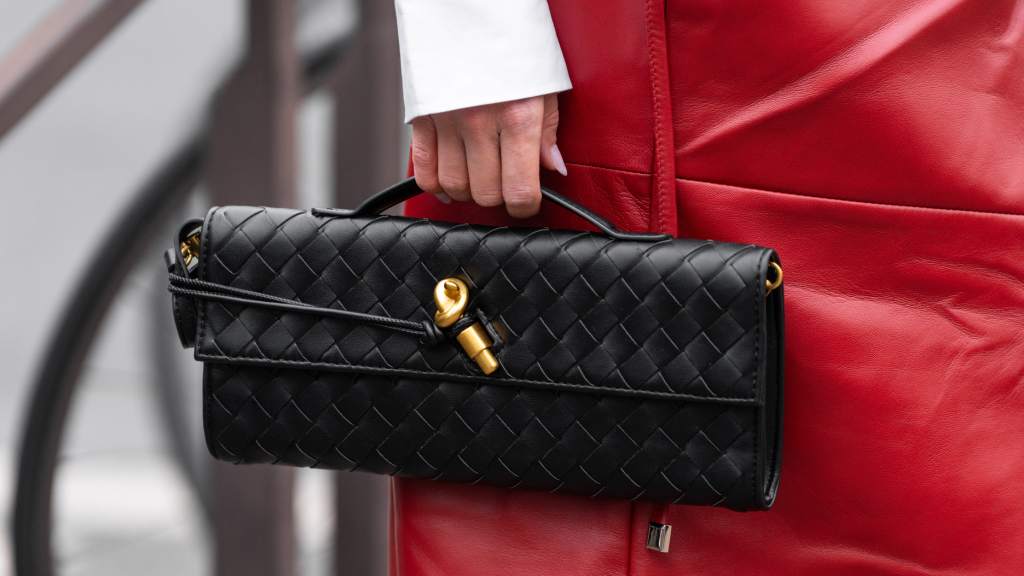 Descubra quais são as Bolsas Bottega Veneta mais Desejadas no Etiqueta Única: modelos fáceis de vender com grande procura no resale de luxo.