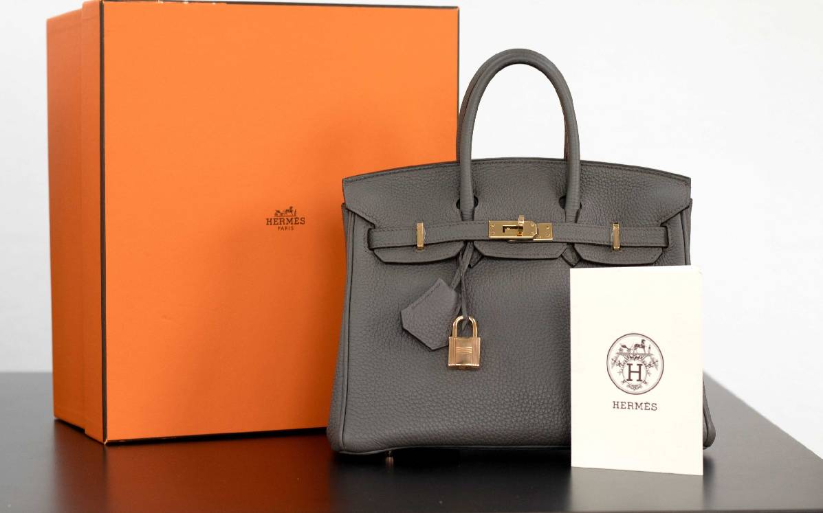 Foto de bolsa de grife cara, Hermés, modelo Birkin.