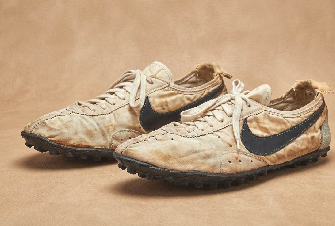 Foto do Nike Waffle Racing Flat "Moon Shoe"um dos sneakers mais valiosos já produzidos no mundo.