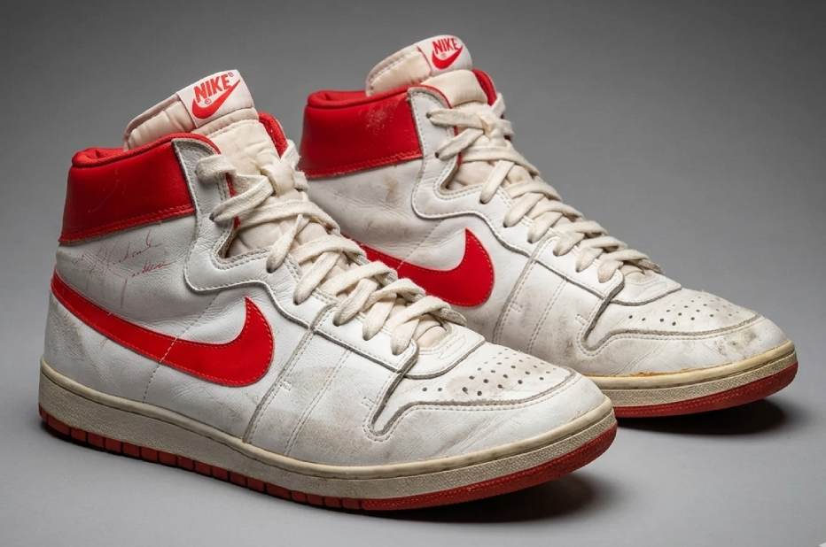 Foto do tênis de cano alto Nike Air Ship, vendido por milhões.