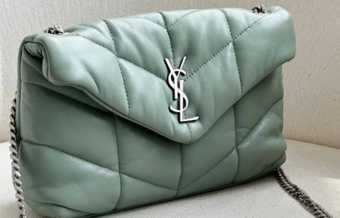 Foto de um dos acessórios de sucesso da Yves Saint Laurent na Second Hand Week: Bolsa LouLou.