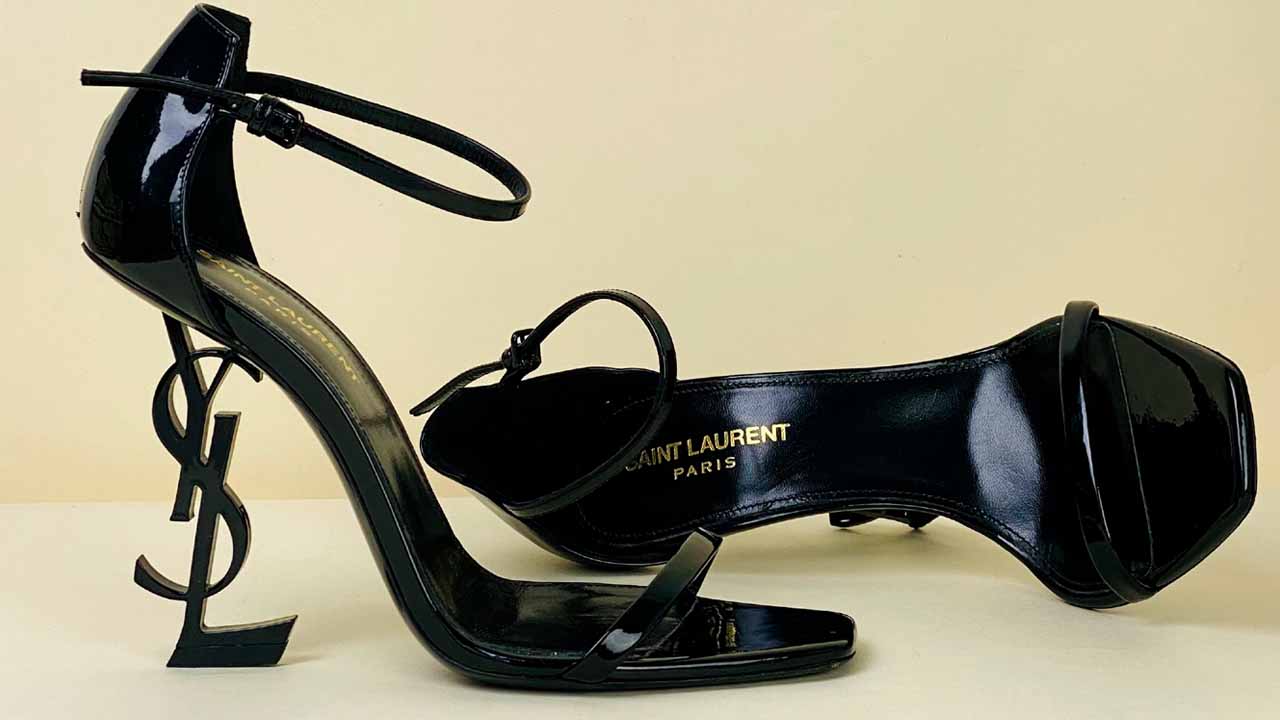 Sandália de salto alto YSL Opyum na Second Hand Week.