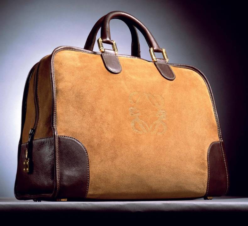 Foto da primeira versão da bolsa amazona da loewe de 1975.