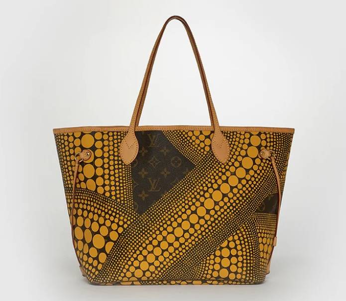 Foto de bolsa Louis Vuitton Neverfull em collab com a artista japonesa Yayoi Kusama.