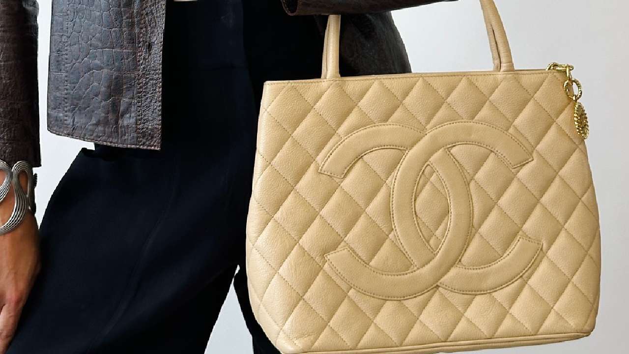 Bolsa Chanel vintage medallion.