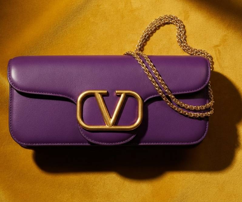 Foto de uma das bolsas de sucesso da Valentino na Second Hand Week 2026, modelo Vlogo Locò.