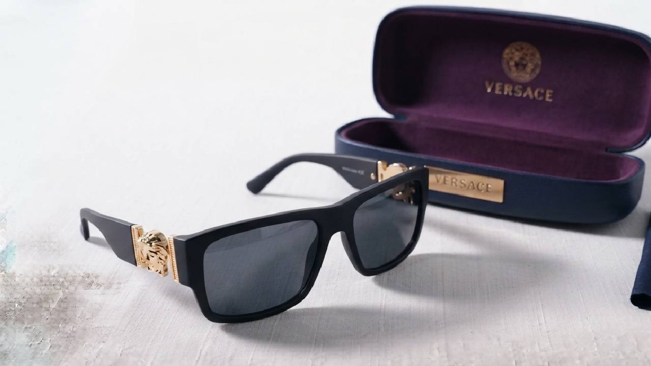 óculos de sol da Versace seminovo.