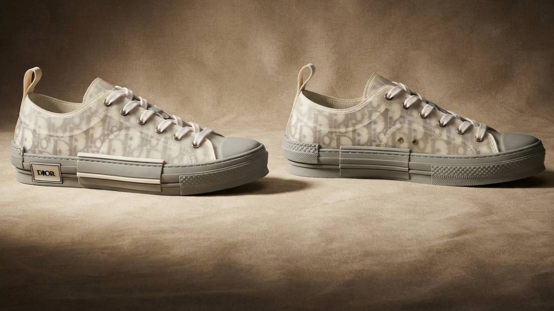 Tênis de luxo da marca Dior.