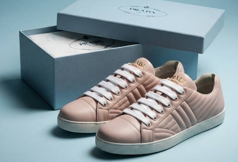 Tênis feminino de luxo da Prada na Second Hand Week.