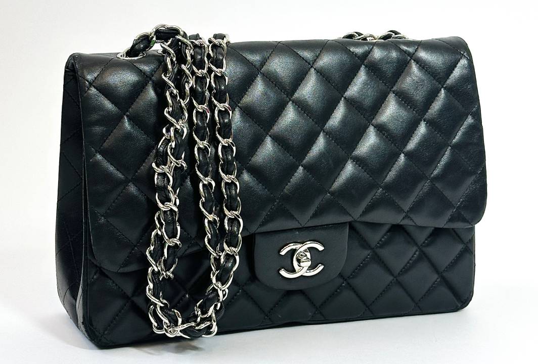 Foto de bolsa chanel flap seminova no second hand day do etiqueta única.