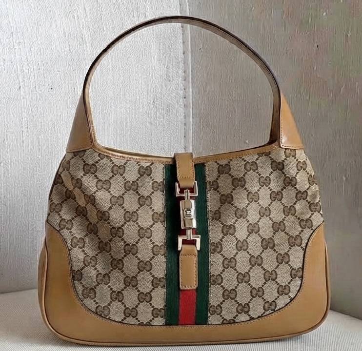 Foto de bolsa Gucci Jackie vintage da seleção archive fashion do etiqueta única.