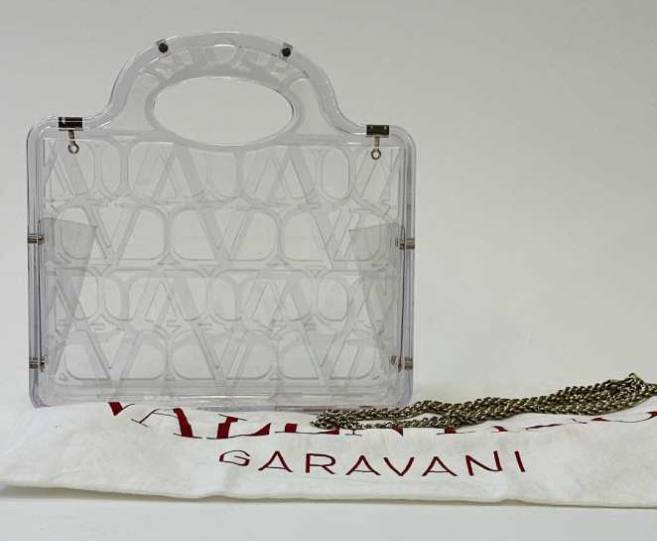 Bolsa de acrílico da Valentino na Semana do Cliente.