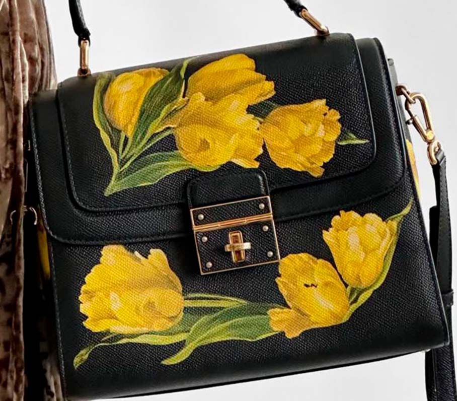 Foto de Bolsa Dolce e Gabbana com estampa floral na Semana do Cliente 2026.