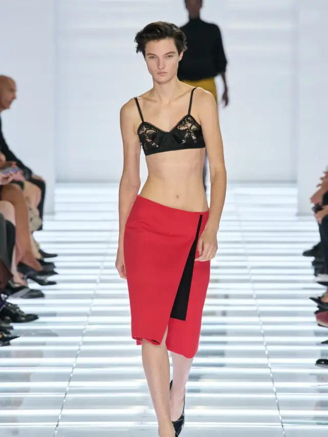 Prada SS27: O Desfile que abriu Milão