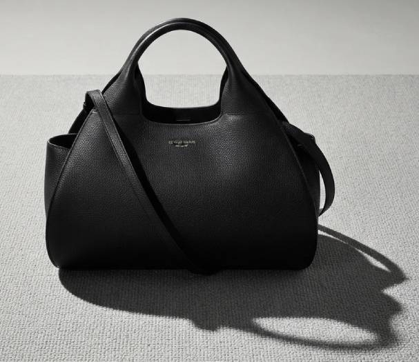 Foto de bolsa de luxo seminova da marca Giorgio Armani.