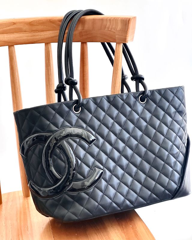 Foto de bolsa usada vintage na Chanel vendida no maior portal second hand de luxo da américa latina, etiqueta única.
