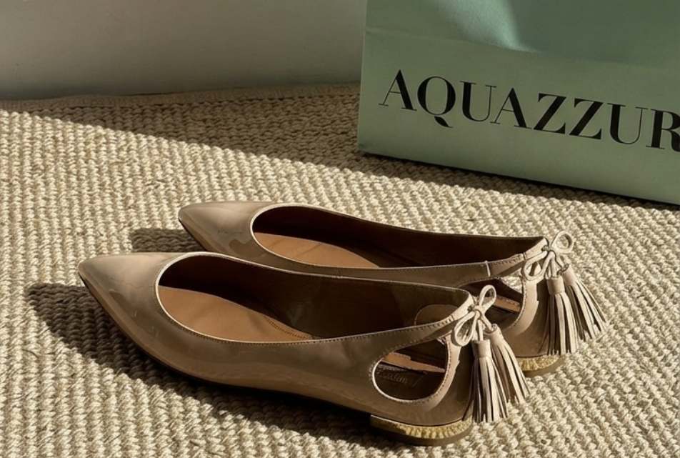 Foto de um dos sapatos da temporada: Sapatilha Aquazzura com franjas.