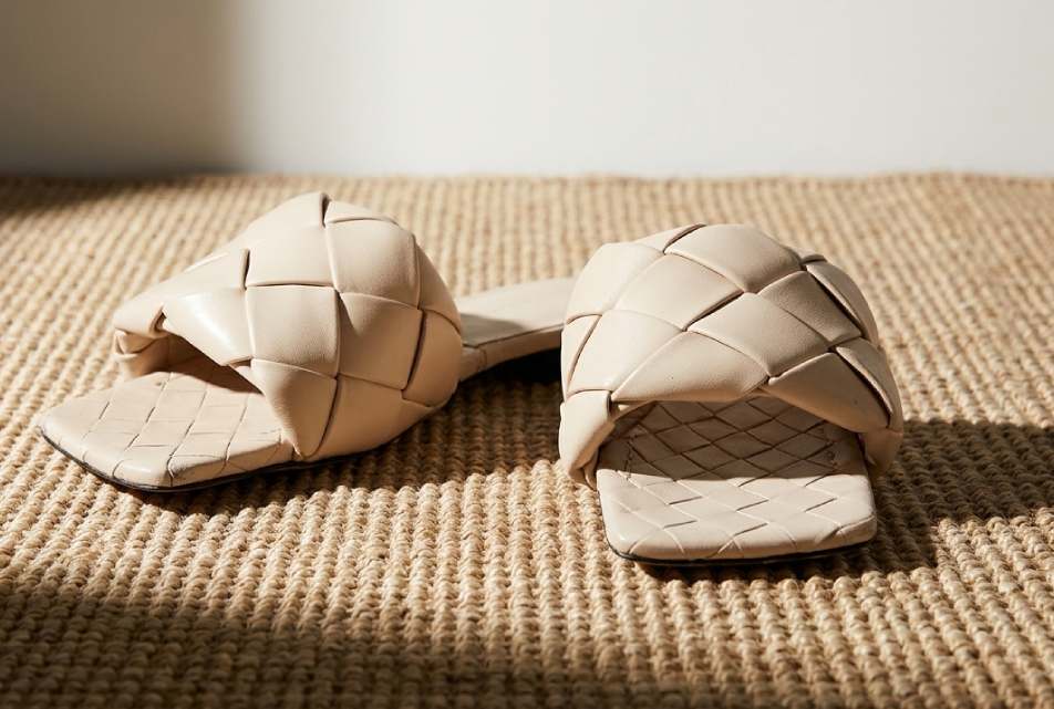 Foto de sapato de luxo seminovo original, modelo Bottega Veneta Intrecciato.