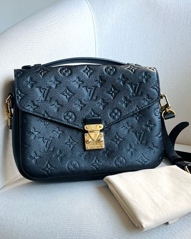 Foto de bolsa de luxo louis vuitton second hand, seminova, pre-loved em brecchó de luxo online.