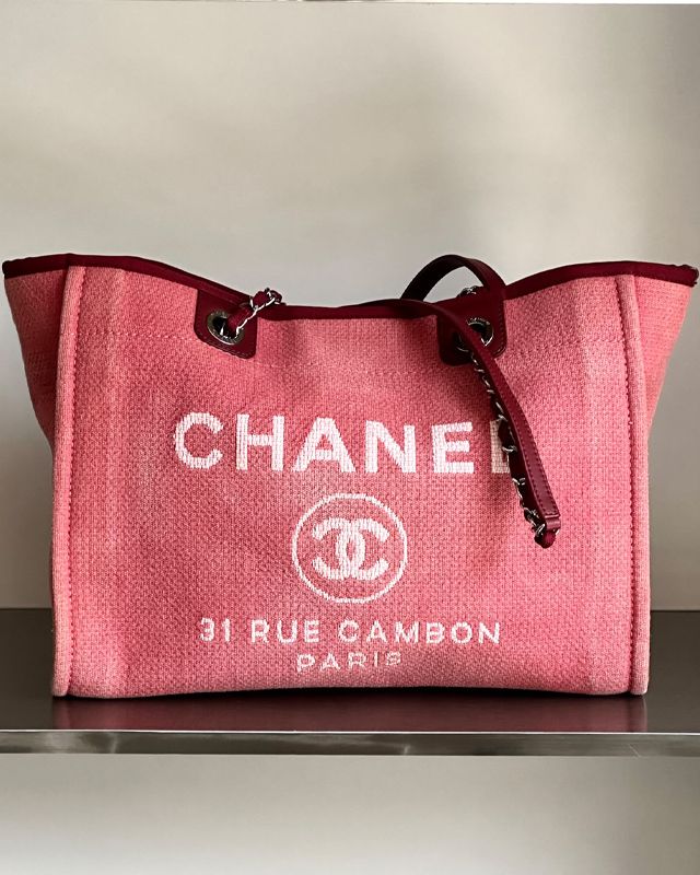 Bolsa Chanel Deauville. Clique na imagem e confira mais modelos da marca!